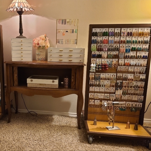 Kendra Scott - Picture 1 of 4